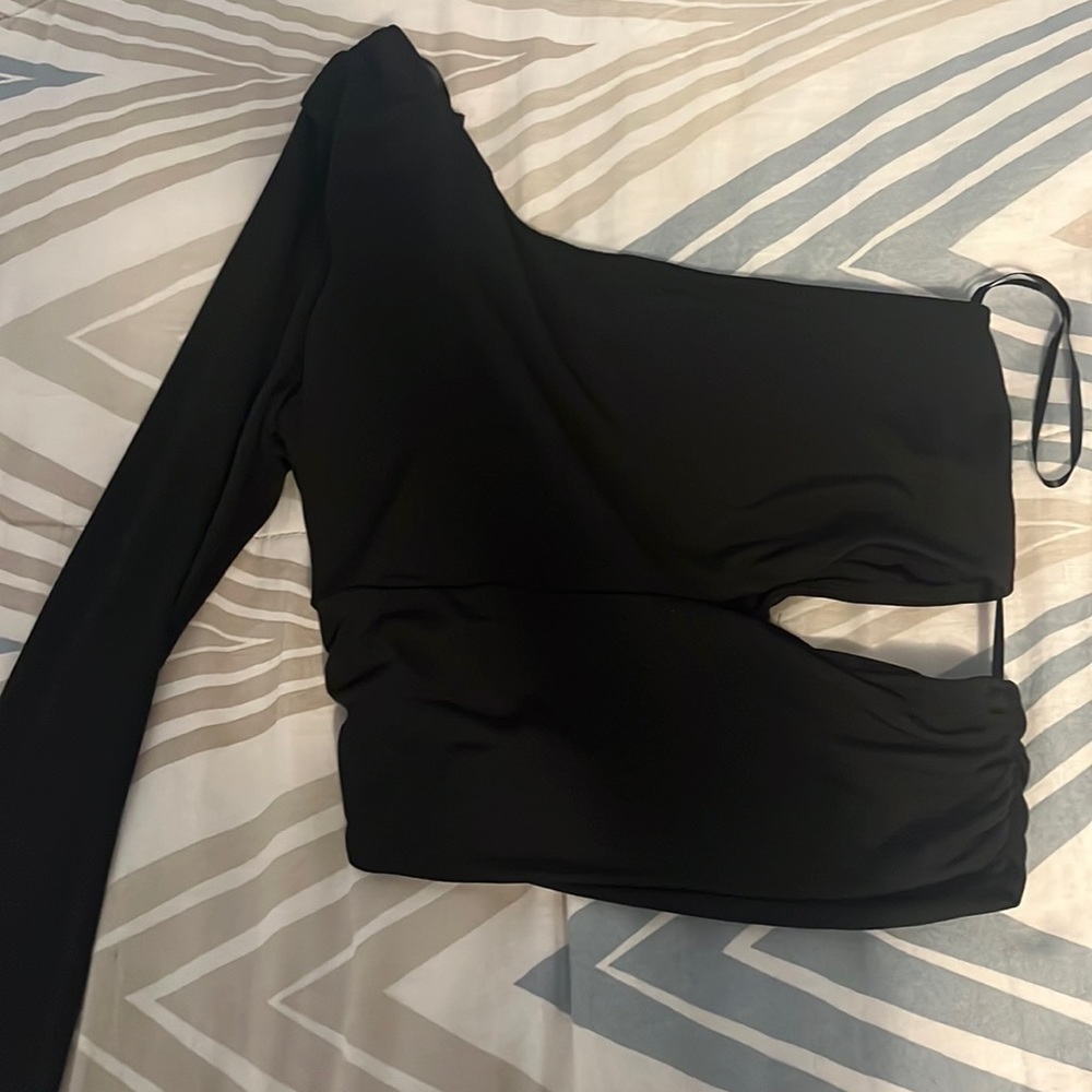 One sleeve crop top